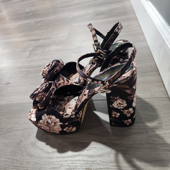 Express Floral Heels size 8 - Picture 4 of 10